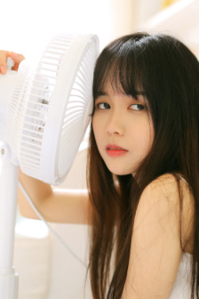 着牛仔裤的钟馗