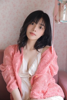 他疯狂地在她体内冲撞