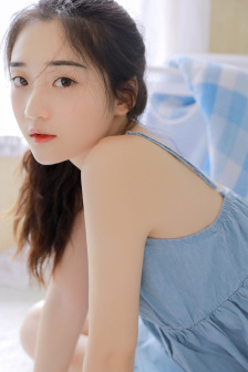 稚嫩的小学生初中生怎么形容