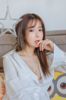 四个女学生的精油按摩